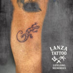Blackwork gecko Lizard tattoo, created at Lanza Tattoo in Puerto del Carmen.